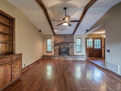 2608 S Sycamore Ave, Broken Arrow, OK 74012 - photo 5