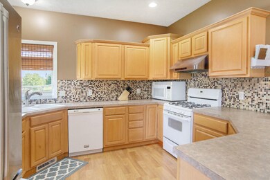 5824 Walnut Ridge Dr SW, Wyoming, MI 49418 - photo 7