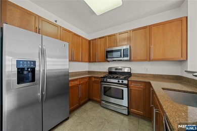4 Constellation Place unit 308, Jersey City, NJ 07305 - photo 5