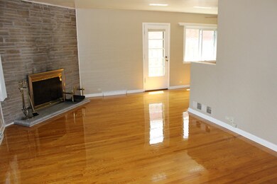 594 S Edgewood Ave, Elmhurst, IL 60126 - photo 5