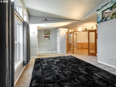 20788 Hazelnut Ridge Rd, Scotts Mills, OR 97375 - photo 4