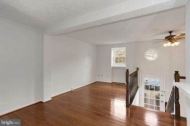 1612 Fieldthorn Dr, Reston, VA 20194 - photo 3