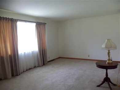 707 Kennedy Dr, Fort Branch, IN 47648 - photo 2