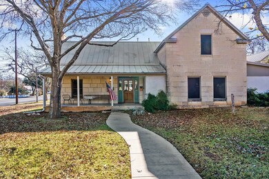 107 N Acorn St, Fredericksburg, TX 78624 - photo 2