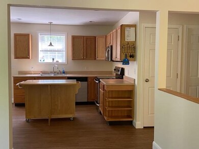 44 Mammoth Rd, Londonderry, NH 03053 - photo 3