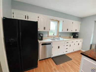 3835 SW Nottingham Rd, Topeka, KS 66610 - photo 7