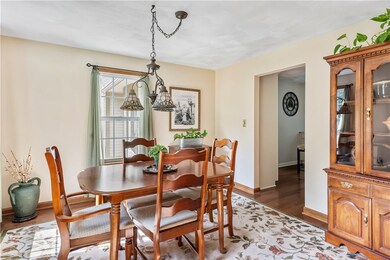 576 Weaver Hill Rd, West Greenwich, RI 02817 - photo 3