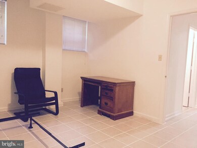 1711 35th St NW unit B, Washington, DC 20007 - photo 4