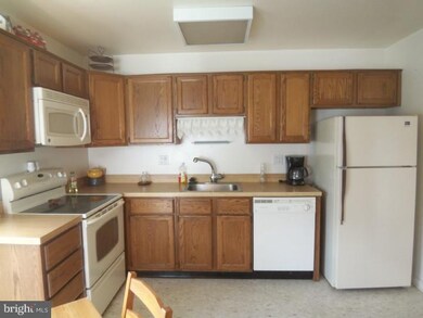 302 Woods Edge Place, Langhorne, PA 19047 - photo 6