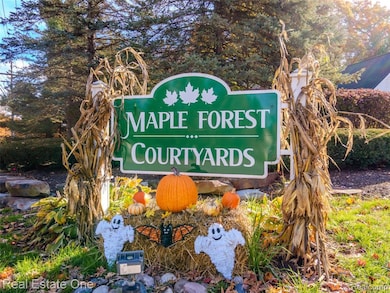 691 Chestnut Dr unit 24, Wixom, MI 48393 - photo 3