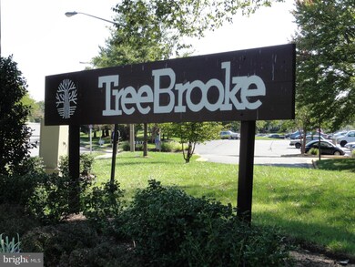 Treebrooke unit 211, Oakton, VA 22124 - photo 2