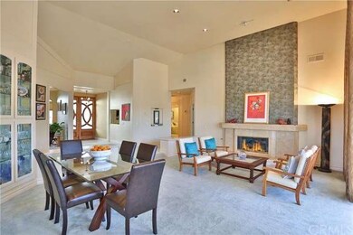 Living  room & dining  combination add the  the  o