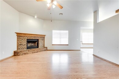 625 Loyd Ln, Moore, OK 73160 - photo 3