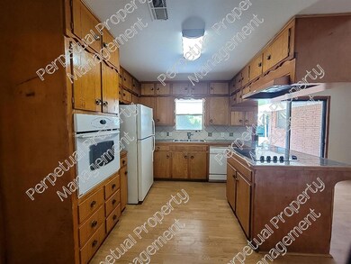 1124 Harrison Ln, Hurst, TX 76053 - photo 4