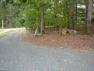 381 Oak View Ln, Asheboro, NC 27205 - photo 3