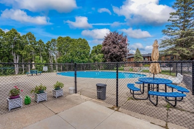 mls_5165 S Root River Pkwy, Greenfield -