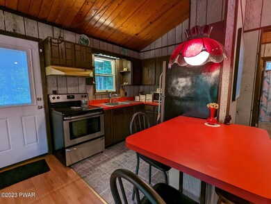 146 Beach Ln, Dingmans Ferry, PA 18328 - photo 6