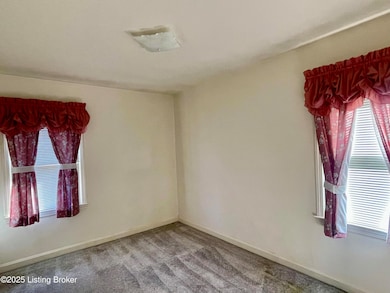 2006 Patricia Dr, Louisville, KY 40272 - photo 6