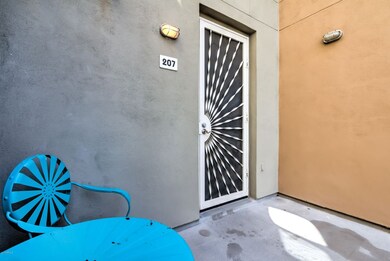 706 E Washington St-7