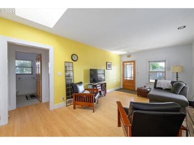 809 S Meridian St, Newberg, OR 97132 - photo 5