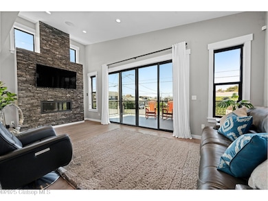 LIVINGROOM1