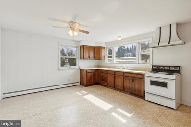 416 Pawlings Rd, Phoenixville, PA 19460 - photo 5