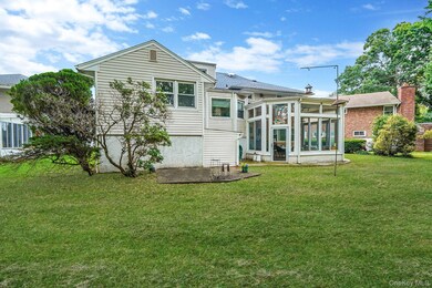 7 Wilbur Ln, Roosevelt, NY 11575 - photo 6