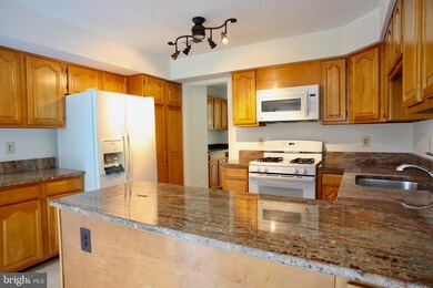 12103 Gatewater Dr, Potomac, MD 20854 - photo 4