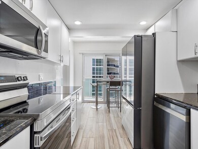 BEAUTIFUL KITCHEN WITH BRAND NEW REFRIGERATOR AND