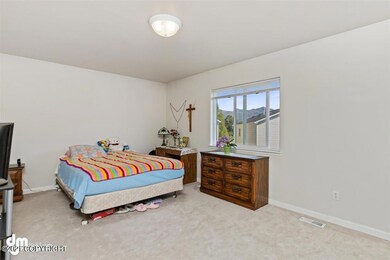 21-Master Bedroom 20200821-DW-9223