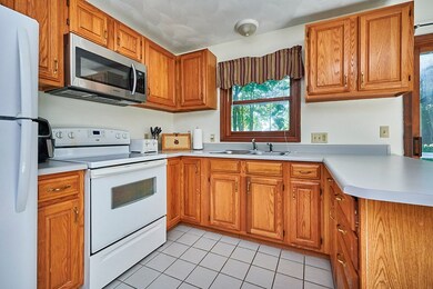 30 Dale St, Holyoke, MA 01040 - photo 4