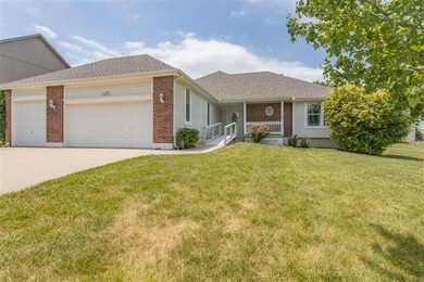 4420 SW Creekview Dr, Lees Summit, MO 64082 - photo 2
