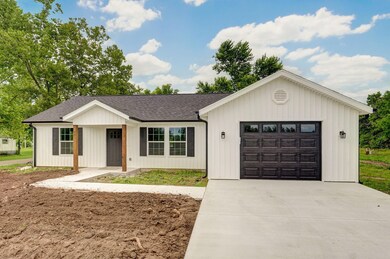 401 E Crescent St-20