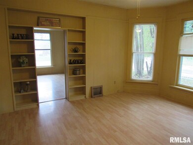 2148 W 2nd St, Davenport, IA 52802 - photo 6