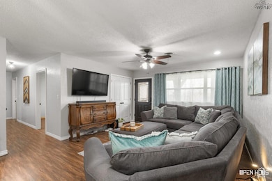 200 Mockingbird Ln, Burkburnett, TX 76354 - photo 3