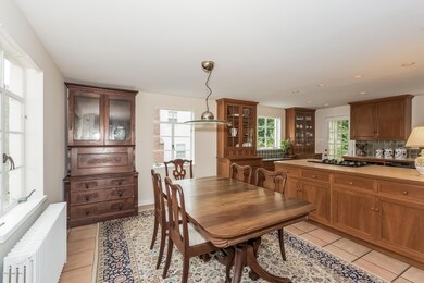 012-Dining_Room-1998744-medium