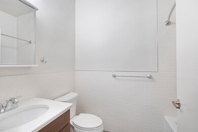 136 Oakland Ave unit 5P, Jersey City, NJ 07306 - photo 5