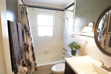 646 E Jeffrey Place, Columbus, OH 43214 - photo 5