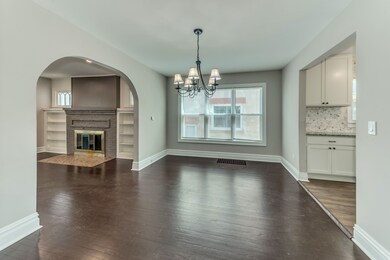 814 N Jackson St, Waukegan, IL 60085 - photo 2