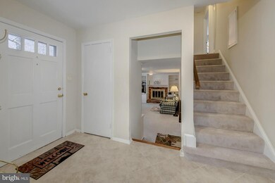 6808 Lamp Post Ln, Alexandria, VA 22306 - photo 4