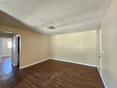 221 NW Jefferson Cir N unit 20, Saint Petersburg, FL 33702 - photo 3
