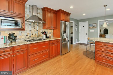 6422 Crosswoods Dr, Falls Church, VA 22044 - photo 4