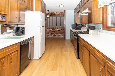 601 Topeka Dr, Carpentersville, IL 60110 - photo 7