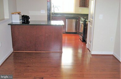 4151 S Four Mile Run Dr unit 204, Arlington, VA 22204 - photo 3