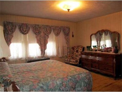 128 Houghton St, Worcester, MA 01604 - photo 6