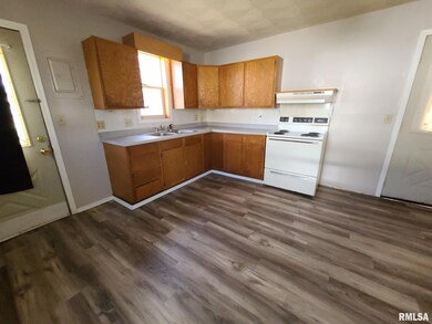 241 E Myrtle St, Virginia, IL 62691 - photo 6