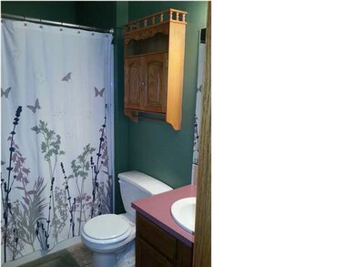 Main floor hollywood style bath.