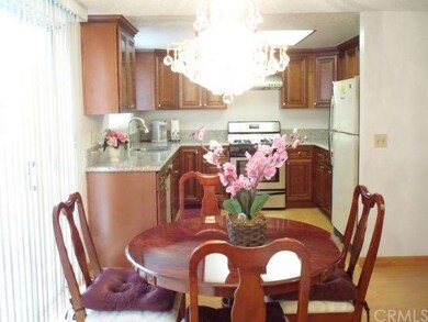 Kitchen W/Eating Area