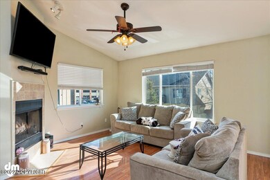04-Living Room_MAX5762