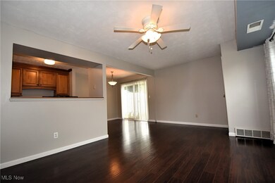 3093 Ivy Hill Cir unit D, Cortland, OH 44410 - photo 4